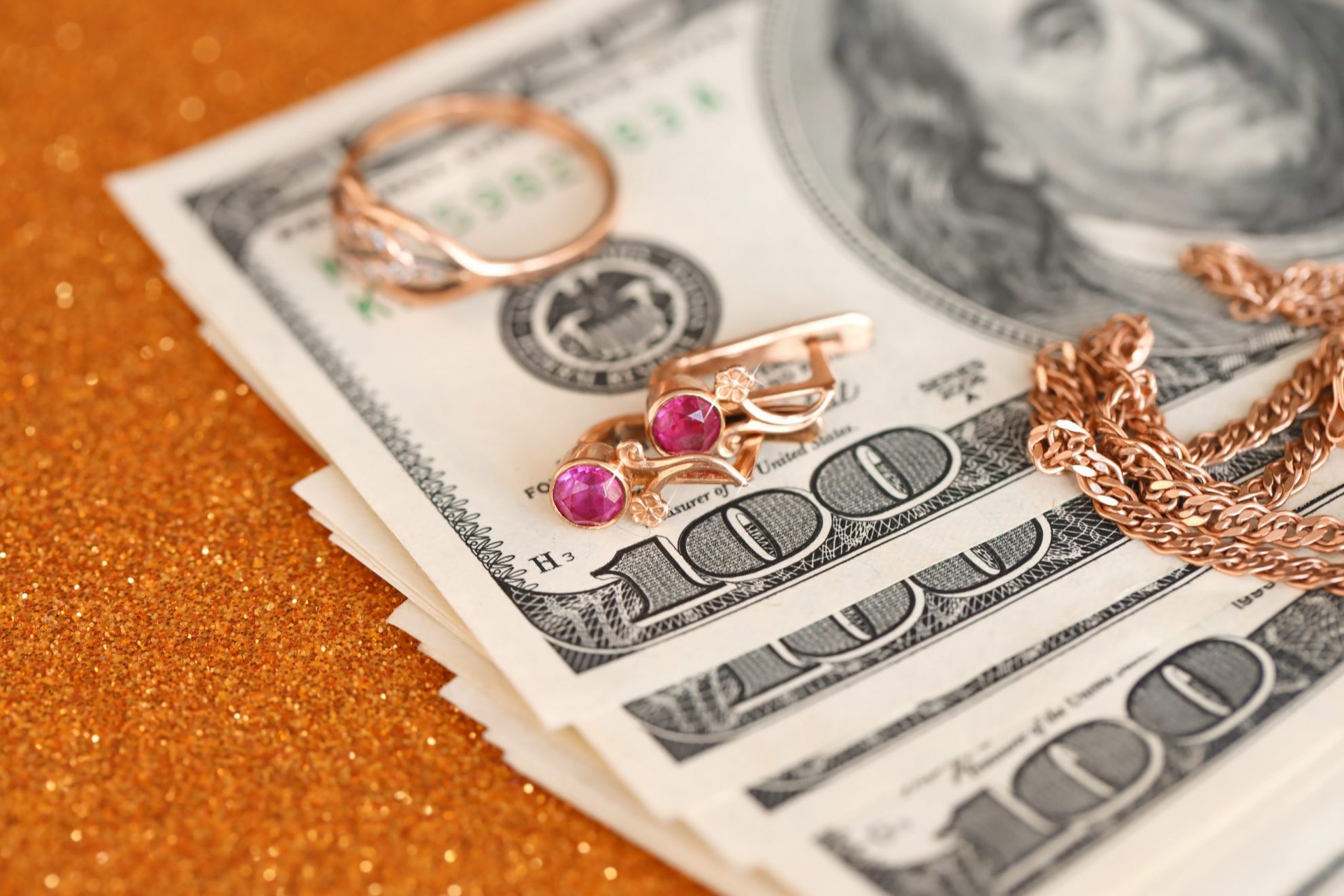 Как правильно оценить золотые изделия: способы определения стоимости и расчет цены за грамм - 1